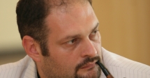 Stire din Eveniment : Șeful Direcției de Pază, "spectacol"  cu arma în trafic