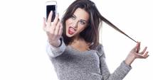 Stire din Eveniment : Caz incredibil în Constanța / De-a râsu' plânsu'. I-a fost furată mașina în timp ce își făcea selfie