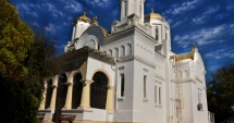 Stire din Cultură-Educație : Noapte de rugăciune la biserica  din Topraisar