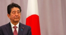 Stire din Politică-Administrație : Premierul japonez Shinzo Abe sosește marți la București. Întâlnirea de la guvern, anulată, merge la Cotroceni