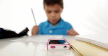 Stire din Actualitate : Și-au vândut copilul pe net  ca să își ia Iphone