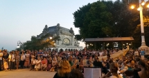 Stire din Cultură-Educație : Orchestra Bigg Dimm a’Band încântă publicul cu noi surprize. Picnic simfonic pe faleza Cazinoului Constanța
