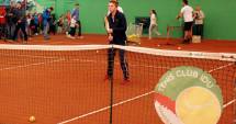 Stire din Sport : Simona Halep și Horia Tecău joacă tenis cu 350 de copii, la Club Idu