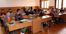 Stire din Cultură-Educație : Simularea la matematică: "Va ploua cu note de 5 și 6!"