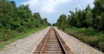 Stire din Eveniment : Un tânăr de 18 ani, călcat de tren! Băiatul vorbea la telefon în momentul impactului