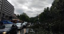 Stire din Actualitate : Furtuna a făcut prăpăd la Sinaia. Acoperișul gării a fost smuls de vânt
