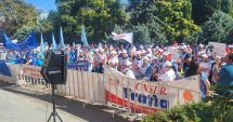 Stire din Economie : „Vrem salarii şi pensii decente. Ieri eroi, azi gunoi!”. Sindicaliştii au ieşit în stradă, la Constanţa