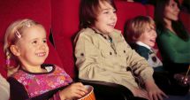 Stire din Cultură-Educație : Fascinanta lume a "Micii Sirene" prinde viață, la Teatrul "Căluțul de Mare"