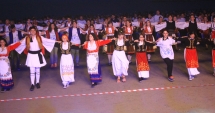Stire din Social : Constanța nu a intrat în Cartea Recordurilor cu "Sirtaki" din cauza întunericului. Când s-ar putea repeta evenimentul