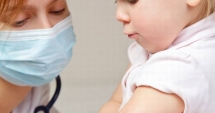 Stire din Sănătate : Părinții vor să își vaccineze copiii, dar vaccinurile lipsesc. Autoritățile dau din umeri