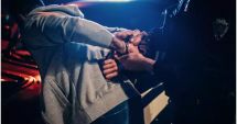Stire din Eveniment : Șofer arestat după ce a lovit intenționat o persoană cu mașina. Victima a fost grav rănită