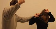 Stire din Eveniment : Şofer român de TIR, imobilizat cu electroşocuri de carabinieri după ce şi-a agresat soţia
