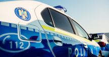 Stire din Eveniment : Un şofer a lovit un pieton, apoi pasagerul fără permis a trecut la volan şi a izbit un sens giratoriu