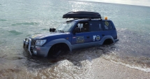 Stire din Eveniment : VIDEO. Și-au făcut de cap pe litoral! Cu Jeepul în Marea Neagră
