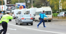 Stire din Eveniment : Șoferii și pietonii, "arși" la buzunare. Ce sfaturi au primit de la polițiști