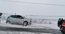 Stire din Eveniment : Poleiul continuă să facă victime în toată țara! O tânără şoferiţă a ajuns cu maşina în afara carosabilului
