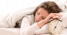 Stire din Sănătate : Aveți grijă cât dormiți! Un somn prea lung poate fi periculos