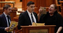 Stire din Politică-Administrație : Șoșoacă și Simion anunță că vor să facă ei guvern. „Suntem de încredere”. Șoșoacă: „Primesc să fiu prim-ministru”
