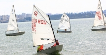 Stire din Sport : Spectacol cu vele pe lacul Siutghiol, la memorialul "Ioan Popișteanu"