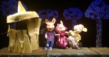 Stire din Cultură-Educație : La Teatrul „Căluțul de mare”, spectacolul „Cei trei purceluși” se joacă în dublă reprezentație
