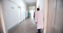 Stire din Eveniment : TÂNĂRUL ARS ÎN INCENDIUL DIN SEDIUL POLIȚIEI A MURIT LA SPITAL