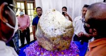 Stire din Actualitate : Sri Lanka va scoate la licitaţie cel mai mare safir albastru natural din lume