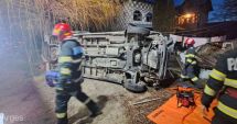 Stire din Sănătate : O ambulanţă care transporta pacienţi s-a răsturnat. Trei persoane sunt rănite!