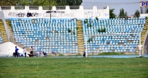 Stire din Sport : Năpădiți de căpușe și șobolani. "Mi se urcă sângele la cap, e ceva de noaptea minții!"