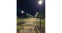 Stire din Social : Lucrările avansează rapid în parcul din Poarta 6! Au fost instalați noi stâlpi de iluminat