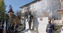 Stire din Actualitate : Statuia Regelui Mihai I, dezvelită la Sinaia, la 100 de ani de la nașterea fostului suveran