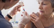 Stire din Sănătate : Statul ar putea să își asume complicațiile vaccinării