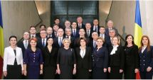 Stire din Politică-Administrație : Platforma România 100, semnal de alarmă. Unde a dispărut steagul UE din fotografia cu Guvernul Dăncilă?