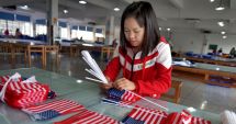 Stire din Actualitate : Steagurile pentru campania lui Trump din 2020, produse în China