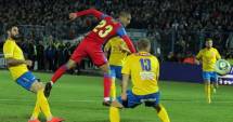 Stire din Sport : Autocarul unei echipe de fotbal din România s-a răsturnat. Care e starea jucătorilor