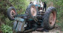 Stire din Eveniment : TRAGEDIE IMENSĂ! Un bărbat a murit strivit de un tractor
