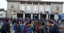 Stire din Cultură-Educație : GALERIE FOTO / Studenții s-au strâns la festivitatea de deschidere a anului universitar