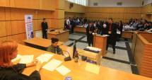 Stire din Cultură-Educație : Premieră pentru Universitatea "Ovidius": studenții de la Drept s-au "duelat" la Tribunal