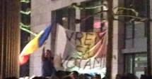Stire din Politică-Administrație : SCENE DRAMATICE LA TORINO ȘI PARIS / Poliția italiană a atacat miile de români aflați la vot cu gaze lacrimogene. La Paris, românii sunt bătuți de jandarmerie