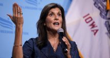 Stire din Actualitate : Nikki Haley şi Ron DeSantis, foşti aprigi rivali ai lui Trump, îşi reafirmă sprijinul deplin faţă de el