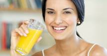 Stire din Sănătate : Sucuri naturale care țin bolile la distanță. Ce combinații de fructe și legume vă apără de răceală, febră sau cancer