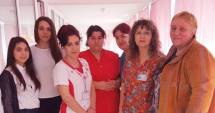 Stire din Sănătate : Sufletele abandonate  au primit mărțișoare de la liceeni