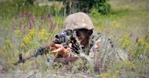 Stire din Eveniment : Infanteriștii marini, în ofensivă pentru distrugerea unui depozit de armament