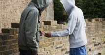 Stire din Eveniment : Poveste tulburătoare încheiată cu sentințe dure, la Constanţa. De la droguri luate „pe caiet”, la traficanți