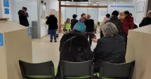 Stire din Social : Bătrâni epuizați pentru reducerea taxei de salubrizare. Cozi infernale la SPIT Constanța