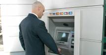 Stire din Social : Primești salariu pe card? Iată câți bani își opresc băncile din simbria ta
