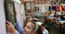 Stire din Cultură-Educație : ÎPS Teodosie:"Cine ar renunța, dintre părinți, la ora de Religie ar mutila propriul copil"