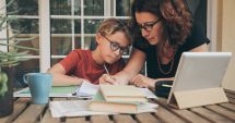 Stire din Cultură-Educație : Părinţii, exasperaţi de şcoala online. „Am devenit asistenţii doamnelor învăţătoare!”