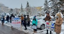 Stire din Cultură-Educație : Studenţii au protestat în faţa Prefecturii Constanţa. „Pierdem trenul spre educaţie”