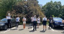 Stire din Cultură-Educație : Elevii i-au luat la rost pe cei din conducerea CJC. „Unde sunt banii de transport?”