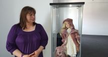 Stire din Cultură-Educație : Înapoi în copilărie, la Muzeul de Istorie. Candoarea păpușilor de porțelan versus nocivele telefoane